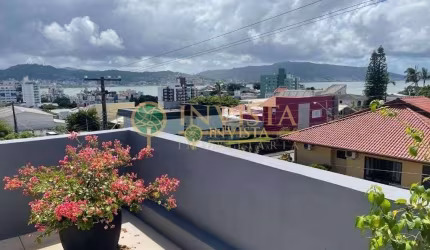 Terraço com vista mar e churrasqueira, piscina, semi mobiliado e 5 quartos à venda em Coqueiros.
