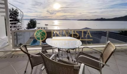Casa de frente para o mar com 4 quartos no bairro João Paulo - Florianópolis/SC