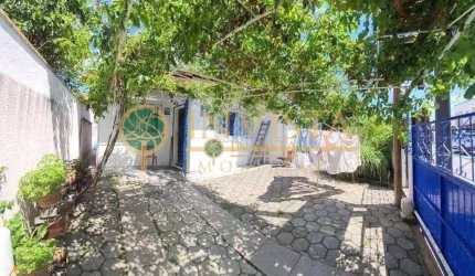 À venda na Praia do Campeche! Casa com 3 quartos em localização privilegiada.