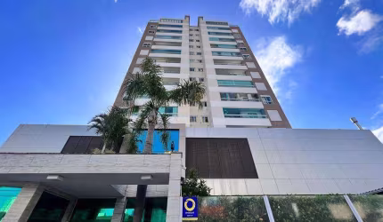 Apartamento com ampla área externa