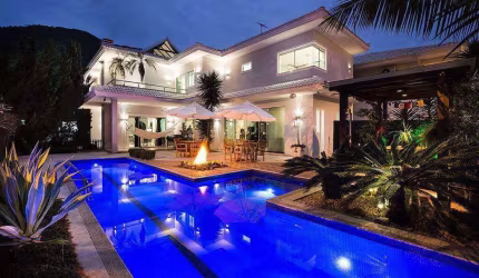 Viva o Pinnacle do Luxo Residencial em Itajaí!