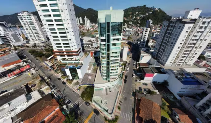 Oportunidade Única em Luxuoso Condomínio Residencial