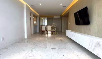 Apartamento no centro, com 4 dormitórios, semi mobiliado com vista para o mar.