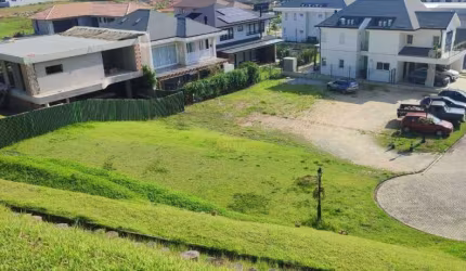 Lote à Venda no Condomínio Riverside: Seu Espaço para o Lar dos Sonhos!
