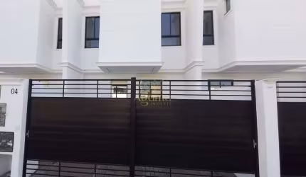 Lindo sobrado com 3 dormitórios, sendo 1 suíte e 2 demi-suítes no bairro Dom Bosco em Itajaí