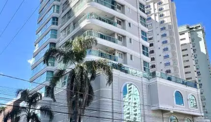 Apartamento com 3 dormitórios, semi mobiliado e duas vagas de garagem no Bellaggio Residence, no bairrro Fazenda em Itajaí