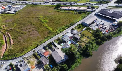 Terreno com Amplo Potencial Próximo à BR-101