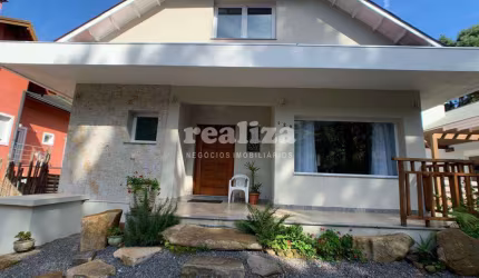 CASA COM 4 QUARTOS EM GRAMADO, Loteamento Lago Negro, Gramado - RS