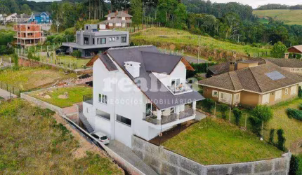CASA COM 3 QUARTOS EM GRAMADO, Vale das Colinas, Gramado - RS
