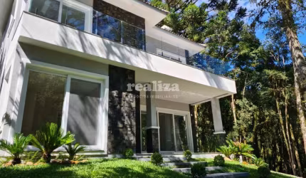 CASA EM CANELA COM 04 DORMITÓRIOS, Pinheiro Grosso, Canela - RS