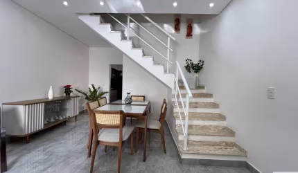 Casa em Condomínio na Vila Cleto - 3 quartos, 1 suíte, 3 salas, 3 banheiros, 121m². Agende sua visita hoje mesmo!