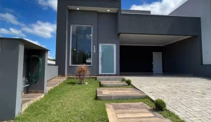 Casa em Condomínio para Locação em Itu-SP, Jardim São José: 2 Quartos, 1 Suíte, 2 Salas, 2 Banheiros, 2 Vagas de Garagem, 140,70 m² de Área! Venha Conferir!
