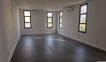 Excelente oportunidade: Sala comercial para locação em Itu-SP, bairro São Luiz, 1 sala, 1 banheiro, 45m² de área.