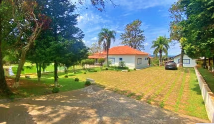 Excelente chácara no Condomínio estância terra de Santa Maria no Município de Itú SP. A 63 km de São Paulo com uma de Área 5.000 mil