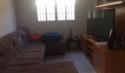 Imóvel com excelente localização ao lado de centro de itu possui  possui 2 quartos , sala cozinha , banheiro social , churrasqueira  moveis planejados