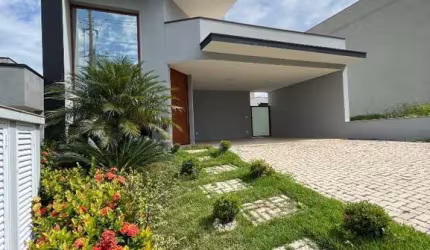Casa em condomínio Garden Villepara locação no São José em Itu-SP: 3 quartos, 1 suíte, 2 salas, 2 vagas - 197m² - Piscina, closet e ar condicionado.