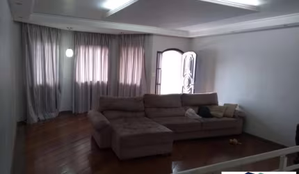 Excelente sobrado no Bairro dos Casa por R$ 750.000,00.