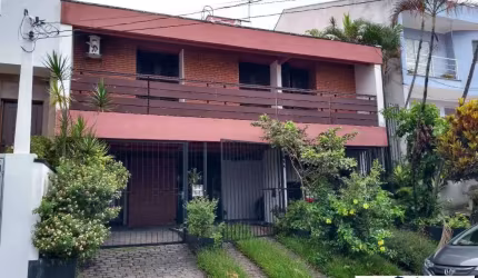 Sobrado no Nova Petrópolis, excelente localização.