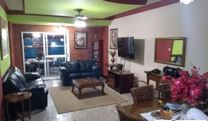 Amplo apartamento, com quintal, no Centro de São Bernardo.