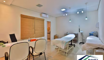 Imóvel comercial (clínica médica) em funcionamento no Centro.