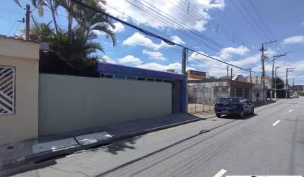 Casa comercial no Bairro Jordanópolis.