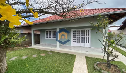 Linda Casa Averbada com 228m² a venda no bairro João Costa em Joinville / SC