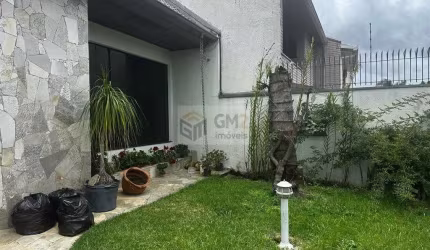 Sobrado à venda no bairro São Lourenço - Curitiba/PR