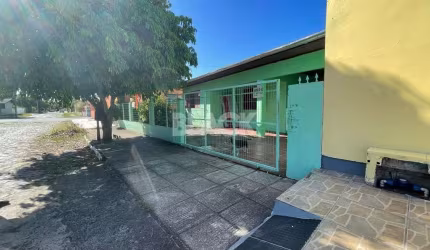 Terreno com 2 Casas com 5 quartos no total a venda em Torres RS