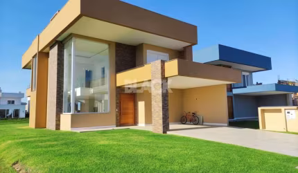 Casa de Alto Padrão em condomínio fechado em Torres RS.