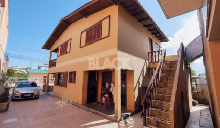 Casa de dois pisos a venda em Torres RS