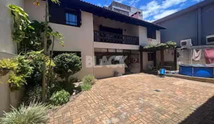 Casa Residencial com 10 quartos no Bairro Centro em Torres RS