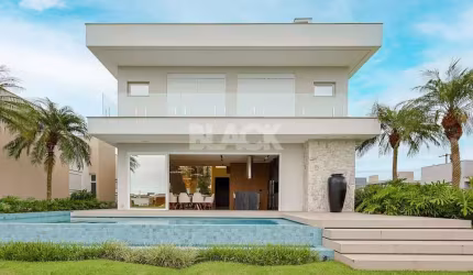 Casa com piscina no Reserva das Águas em Torres RS