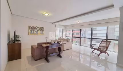 Apartamento com 03 dormitórios e sacada na Praia Grande em Torres RS