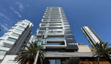 Apartamento com sacada aberta e com vista para praia em Torres RS