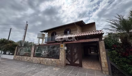 Casa à venda com ampla metragem próxima a Lagoa do Violão em Torres/RS