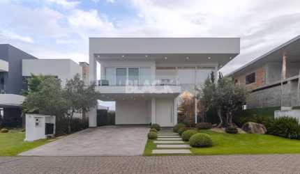 Casa de alto padrão à venda com 04 suítes no Reserva das Águas