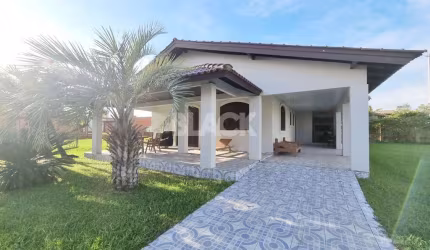 Casa na Praia Paraíso com pátio em Torres RS