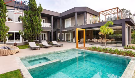 LUXUOSA CASA NO TAMBORÉ 1 COM 6 SUITES - 780m² DE MUITO LUXO, PRONTA PARA MORAR!