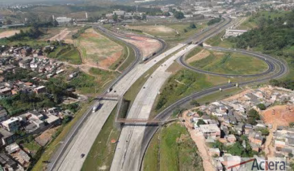 TREVO - FRENTE RÉGIS BITTENCOURT - 1Km do RODOANEL - Área com 100.314 m² - Embu das Artes/SP