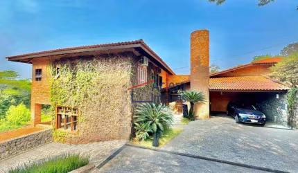 CONDOMÍNIO FOREST HILLS - CASA IMPECÁVEL COM 5 DORMS ( 3 SUÍTES ) - MOBILIADA E EQUIPADA , INCLUSIVE ROUPA DE CAMA, TALHERES E MUITO MAIS.
