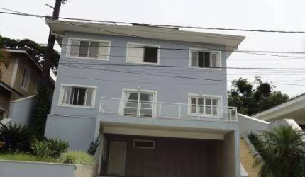 GRANJA VIANA - Golf Village - Casa com belíssima vista, com 4  suítes com armários, salas para 3 ambientes e cozinha com móveis planejados