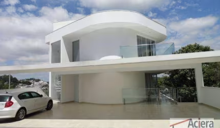 Granja  Viana - Projeto moderno, buscando valorizar a luz natural e com uma vista deslumbrante ao lado de uma área de preservação
