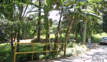 Próximo do Centrinho da Granja Viana.