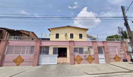 CASA NO CONJUNTO ÁGUAS CLARAS