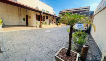 Casa com 4 quartos à venda em Copacabana, Belo Horizonte  por R$ 895.000