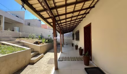 Casa com 3 quartos à venda na Santa Mônica, Belo Horizonte  por R$ 739.000