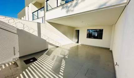 Casa com 3 quartos à venda em Floramar, Belo Horizonte  por R$ 695.000