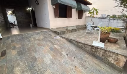 Casa com 4 quartos à venda na Santa Amélia, Belo Horizonte  por R$ 699.000