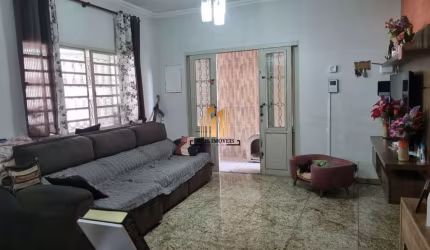 Sobrado na Vila Flórida  com 294 m² por R$ 670 mil