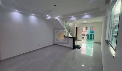 Casa sobreposta com 3 suítes no Campo Grande, Santos/SP - Conforto e praticidade garantidos! Agende sua visita agora!